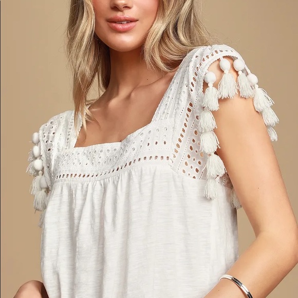Lulus Tops - LULU’s tassled top white sleeveless eyelet medium bohemian flowy